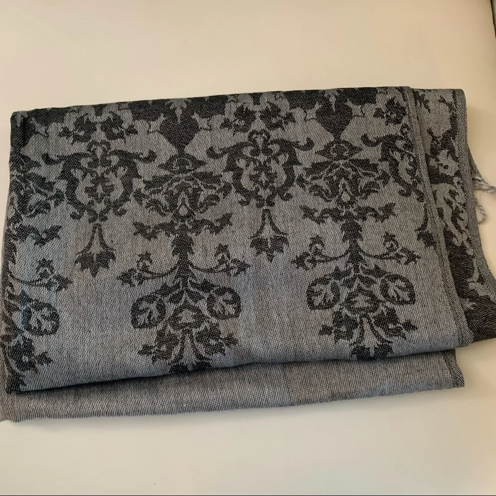 SCARF WRAP REVERSIBLE, NWOT PASHMINA, BEAUTIFUL DRESS/CASUAL